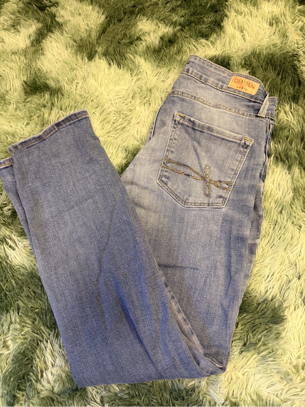 Levi's Women's Light Blue Skinny Jeans - Subtle Pocket Stitching